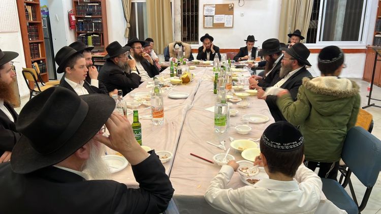 מבצע מצה והתוועדות י״א ניסן בהדר התחתון חיפה